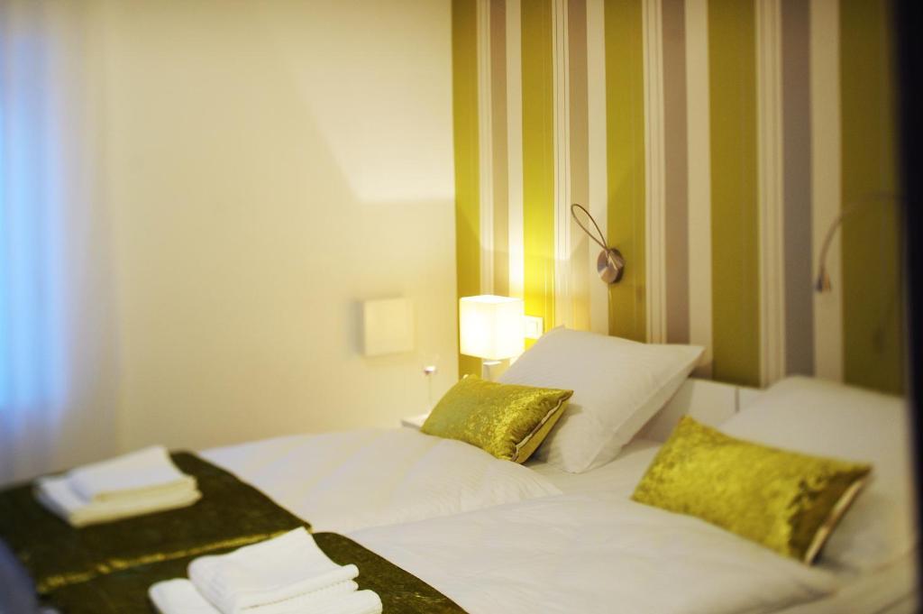 Garni Hotel Azur Liubliana Quarto foto