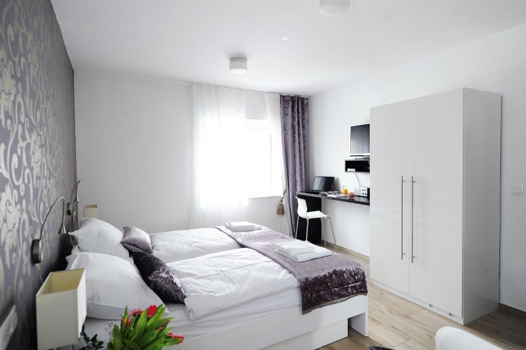 Garni Hotel Azur Liubliana Quarto foto