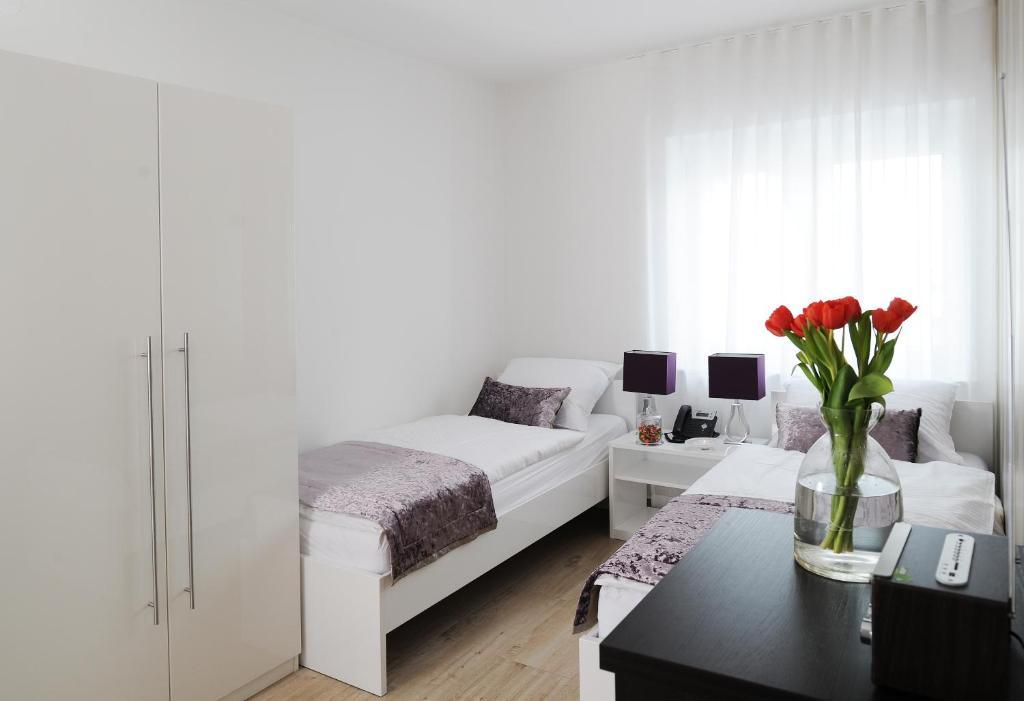 Garni Hotel Azur Liubliana Quarto foto