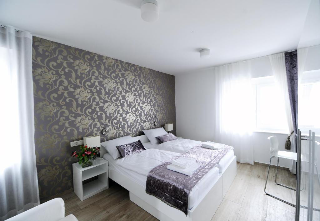 Garni Hotel Azur Liubliana Quarto foto