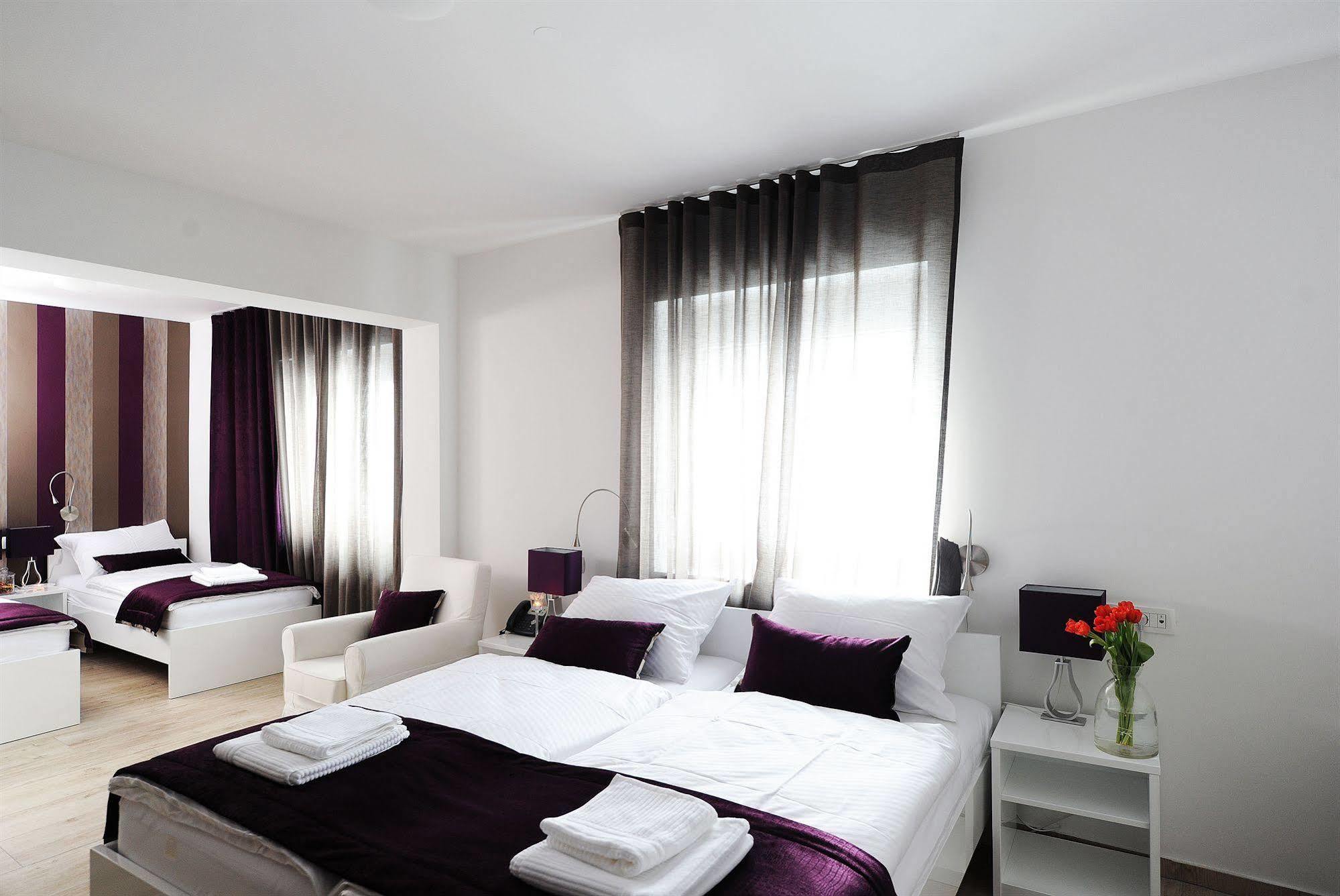 Garni Hotel Azur Liubliana Exterior foto
